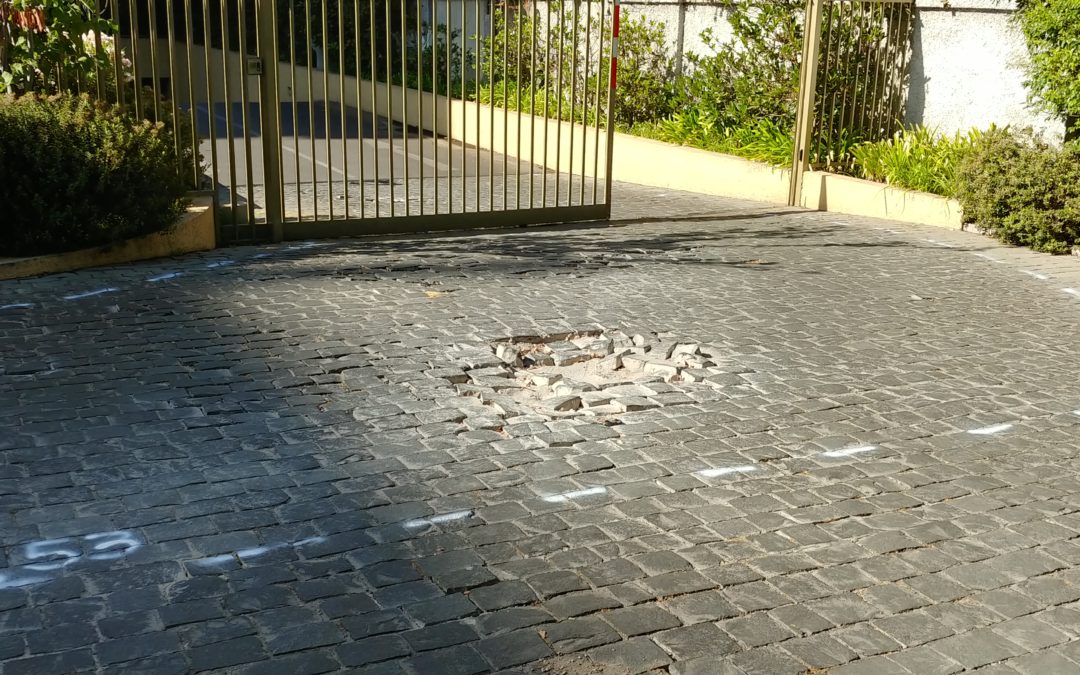 Reparación de Adoquines Ingreso Estacionamiento Subterráneo.